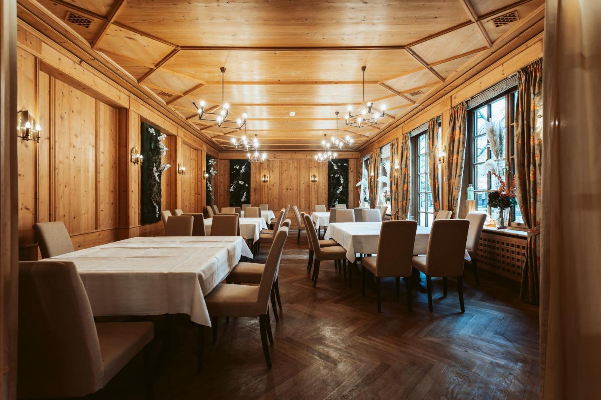 Hotel Goldene Sonne ลันด์สฮูท ภายนอก รูปภาพ