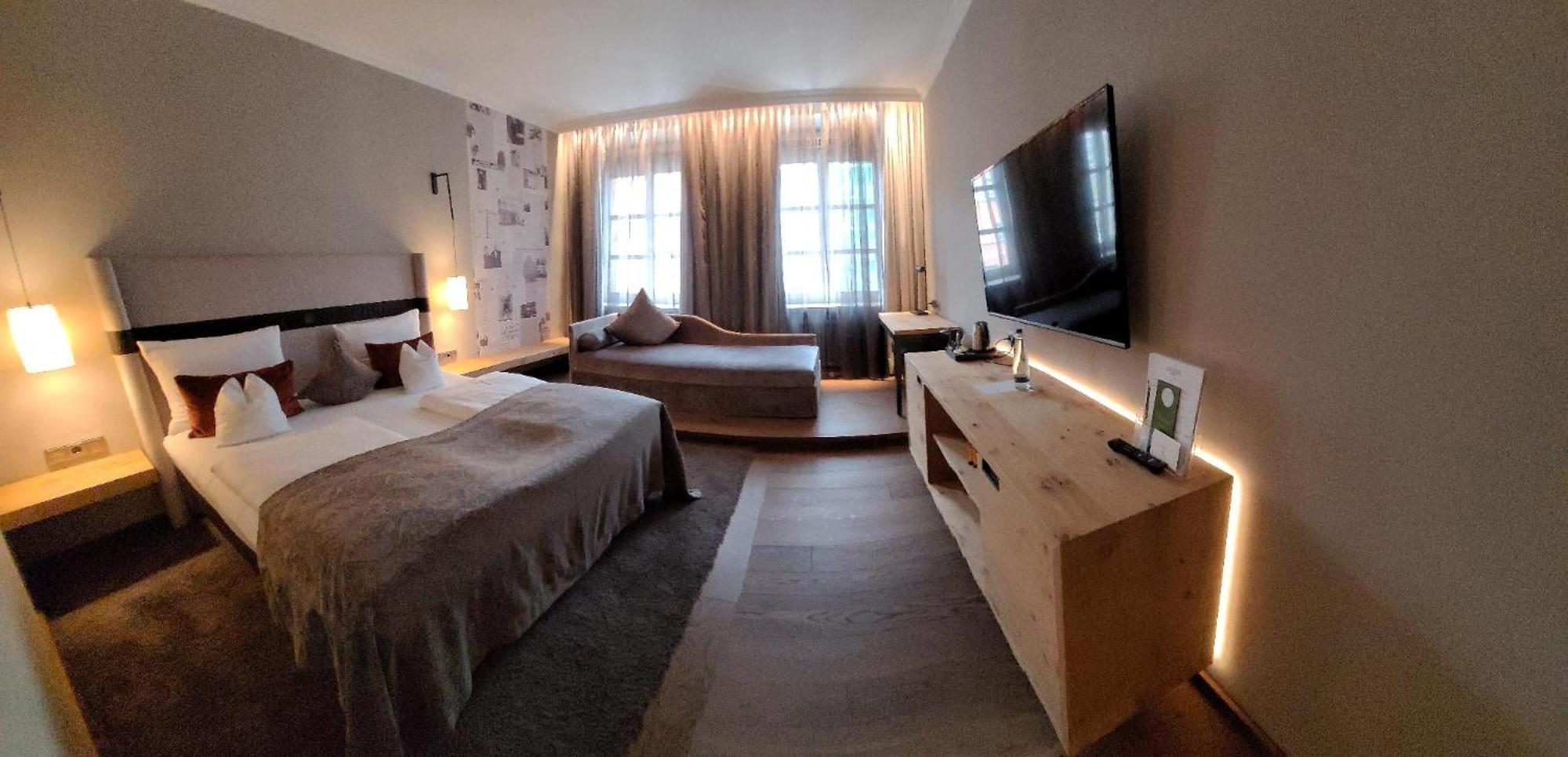 Hotel Goldene Sonne ลันด์สฮูท ภายนอก รูปภาพ